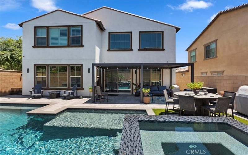 Backyard Pool and jacuzzi