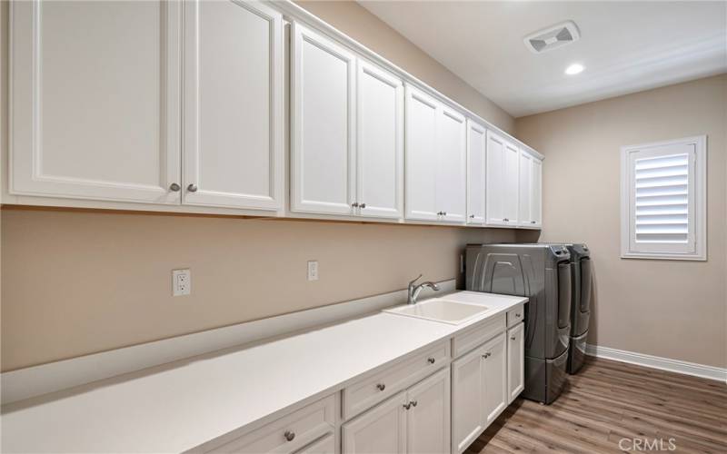 Oversized laundry room