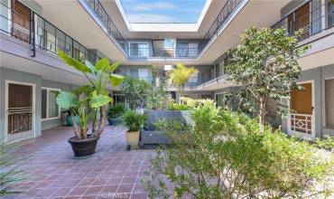 1329 E 1st Street 3, Long Beach, California 90802, 1 Bedroom Bedrooms, ,1 BathroomBathrooms,Residential,Buy,1329 E 1st Street 3,PW24132446