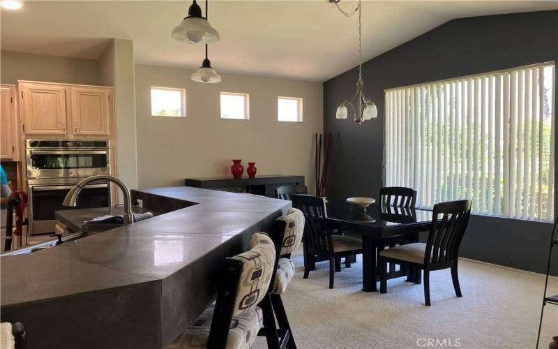 counter/dining room