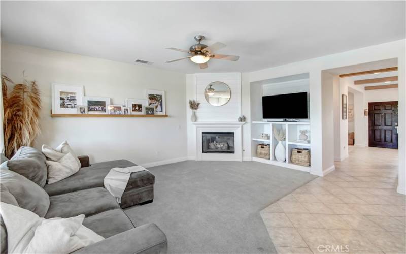 Spacious living room w/ gas fireplace - open area to kitchen (right)