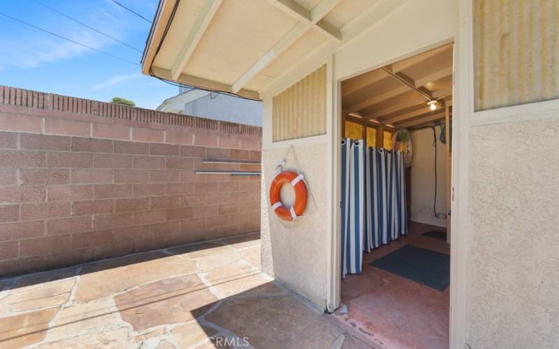 entry to pool changing room