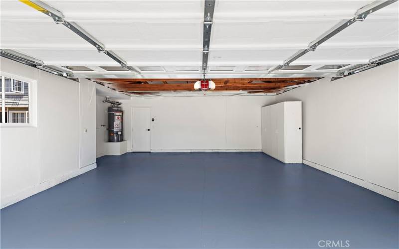 Spotless garage - newly painted, incl floor