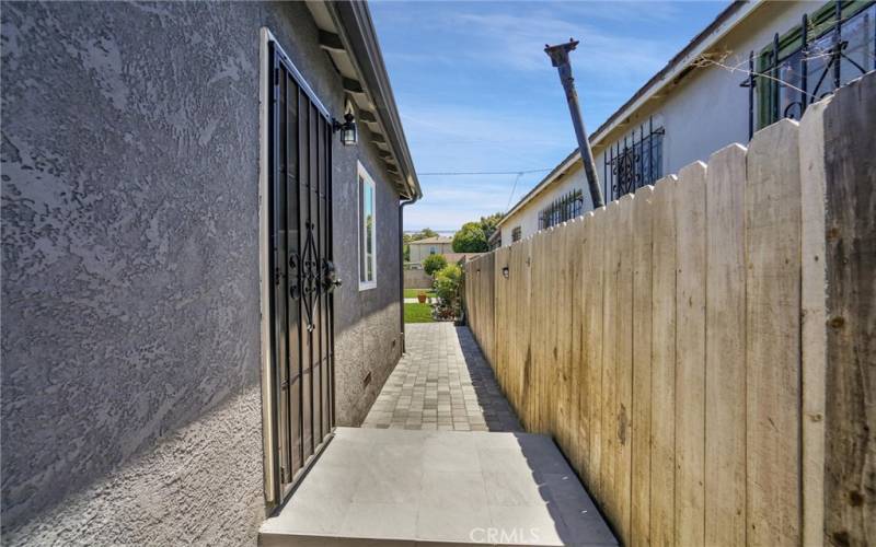 Side walkway between front and back yard