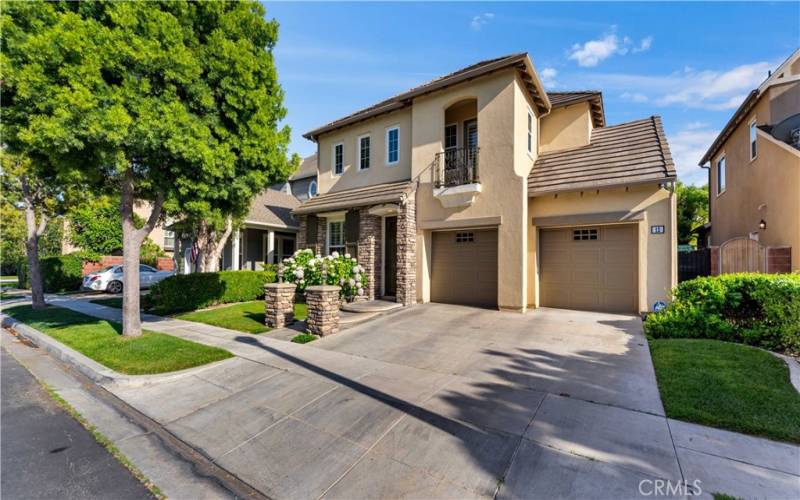 You’re just minutes away from the Avendale clubhouse, pools, and all the amenities that the Ladera Ranch lifestyle has to offer, including award-winning schools, endless parks, pools, playgrounds, water parks, and hiking trails.