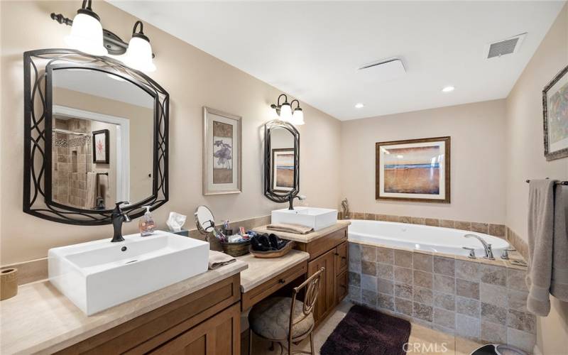 Primary bathroom with souble sinks and jacuzzi