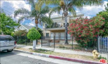 1543 W 22nd Place, Los Angeles, California 90007, 7 Bedrooms Bedrooms, ,4 BathroomsBathrooms,Residential Income,Buy,1543 W 22nd Place,SB24136527