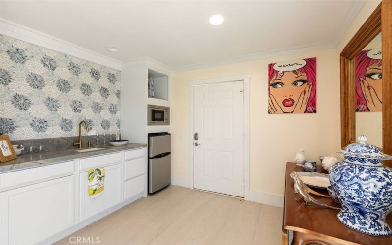 Kitchen nook with beautiful mosaic tile