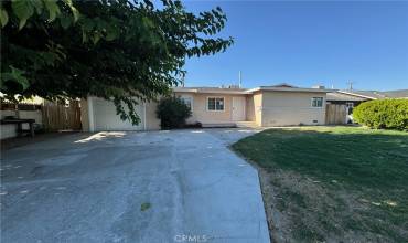 1924 Clark Avenue, Bakersfield, California 93304, 3 Bedrooms Bedrooms, ,1 BathroomBathrooms,Residential,Buy,1924 Clark Avenue,SR24136749