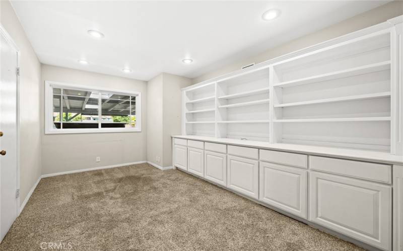 Oak cabinets and granite counters