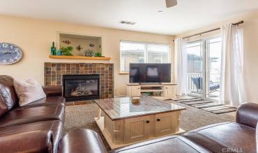 Living room w/ gas fireplace