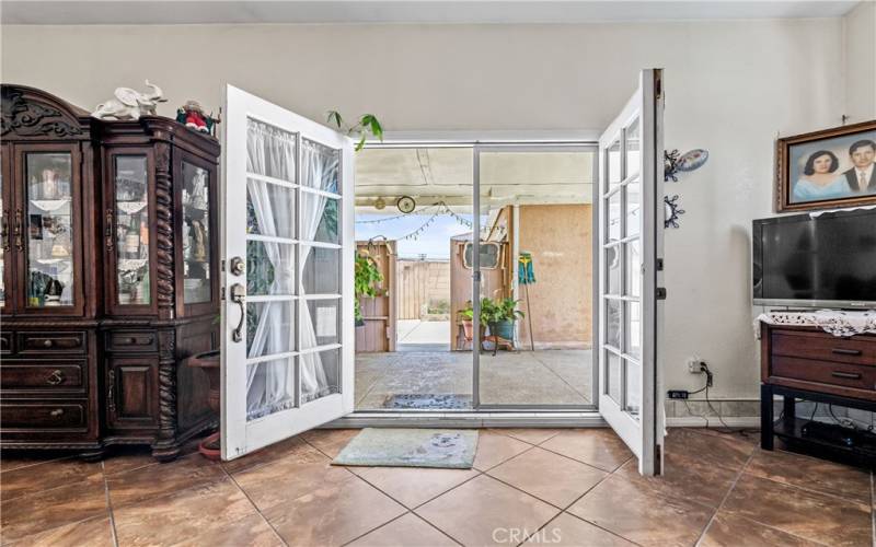Two-sided double doors that exits the patio