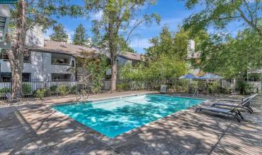 3193 Wayside Plz 21, Walnut Creek, California 94597, 1 Bedroom Bedrooms, ,1 BathroomBathrooms,Residential,Buy,3193 Wayside Plz 21,41065453