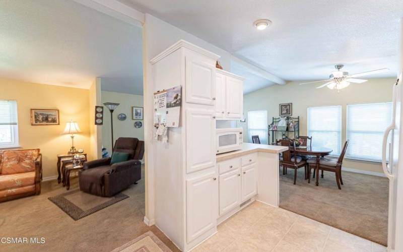 Kitchen with breakfast bar