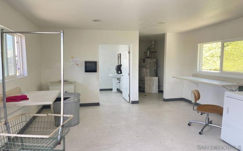 COMMUNITY LAUNDRY ROOM