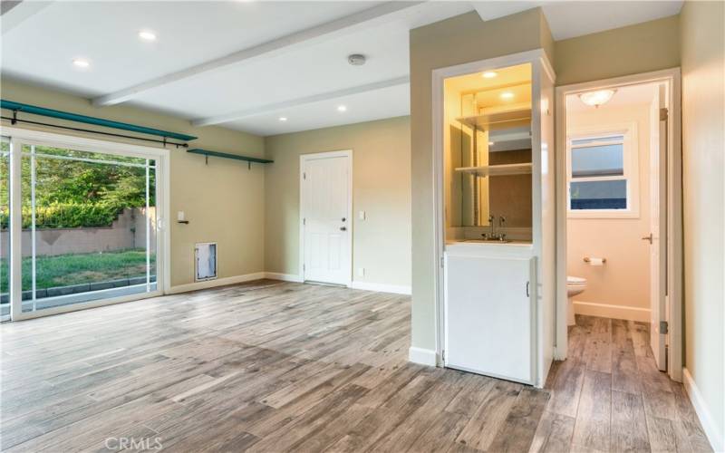 BONUS ROOM - WET BAR AREA & POWDER BATH