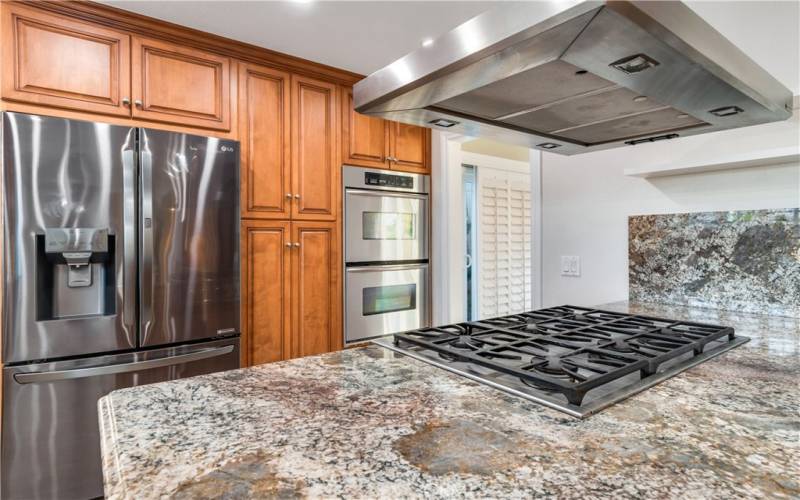 GRANITE COUNTERS - GAS COOKTOP