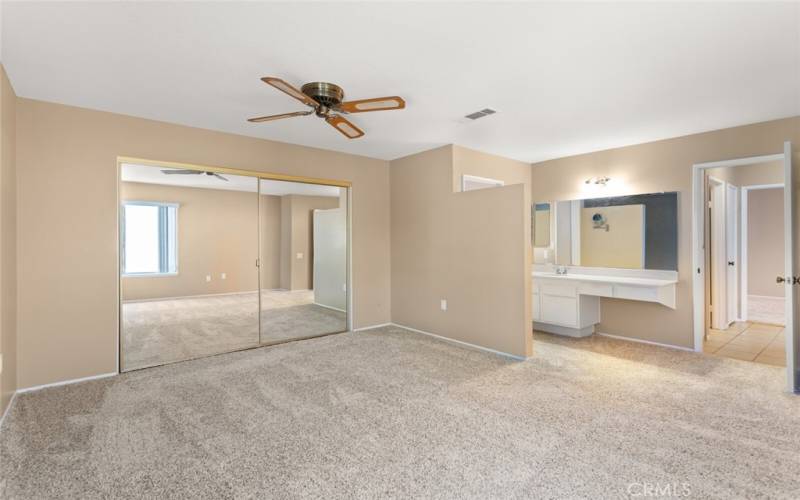 Master Suite with Fan and vanity