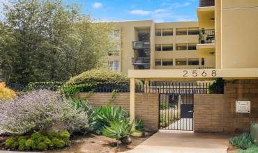 2568 Albatross St 3F, San Diego, California 92101, 2 Bedrooms Bedrooms, ,Residential Lease,Rent,2568 Albatross St 3F,240015546SD