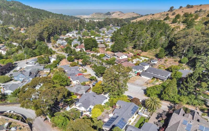 Lovely Vallemar location near the Pacific Ocean, coastal mountains, and hiking trails