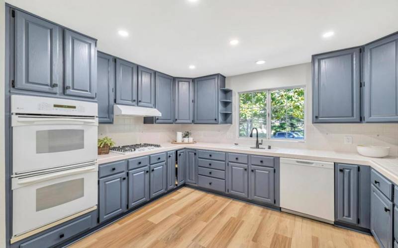 Refrreshed kitchen with new gas cook top and hood. Recessed lighting