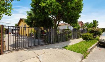 139 W 88th Place, Los Angeles, California 90003, 2 Bedrooms Bedrooms, ,1 BathroomBathrooms,Residential,Buy,139 W 88th Place,TR24117773