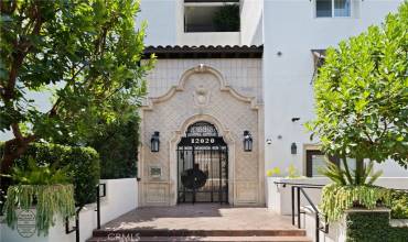 12020 Guerin Street 105, Studio City, California 91604, 2 Bedrooms Bedrooms, ,3 BathroomsBathrooms,Residential,Buy,12020 Guerin Street 105,BB24138660