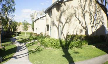 8 Lincoln 50, Irvine, California 92604, 2 Bedrooms Bedrooms, ,2 BathroomsBathrooms,Residential,Buy,8 Lincoln 50,OC24041114