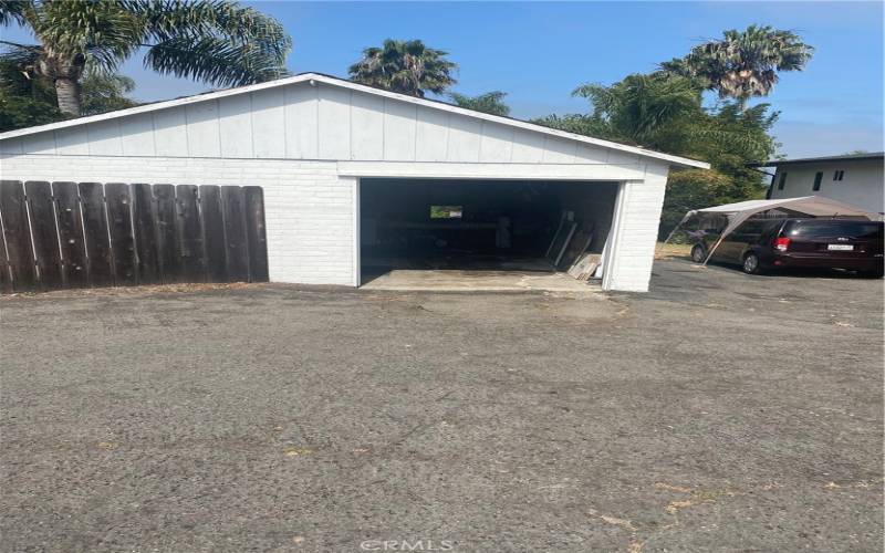 Detached garage