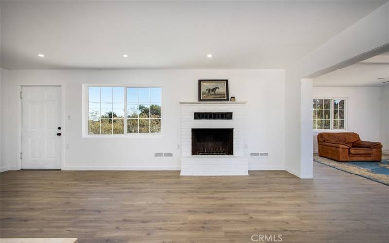 Main house great room w/ fireplace