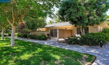 2345 Tice Creek Dr 2, Walnut Creek, California 94595, 1 Bedroom Bedrooms, ,1 BathroomBathrooms,Residential,Buy,2345 Tice Creek Dr 2,41065764