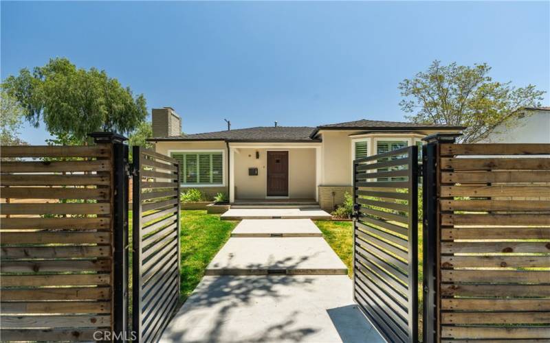 New Privacy Fencing and Gated Entry