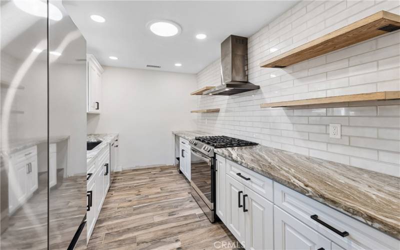 Light bright Kitchen Plenty of counter space and storage