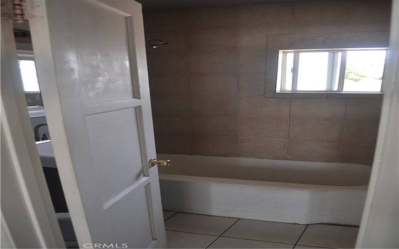 Bathroom/unit 1