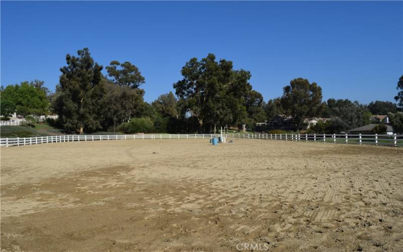 Rriding arena.   With the equstrian center, Tennis , two lakes for Fishing ,Community pool , Pic Nic area and green belts with summer Concerts by the lake. Its truly summer ccamp all year long.