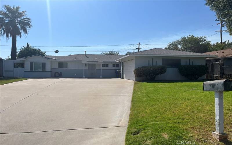 Extra long and wide driveway!