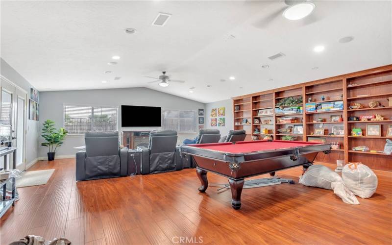 Extra large bonus room with its own outdoor entryway