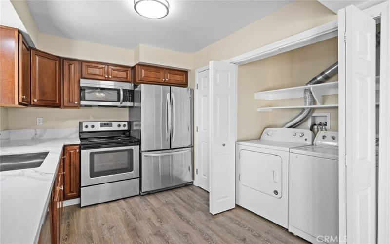 Well-appointed kitchen with laundry closet for side-by-side washer/dry and gas and electric hook-ups!