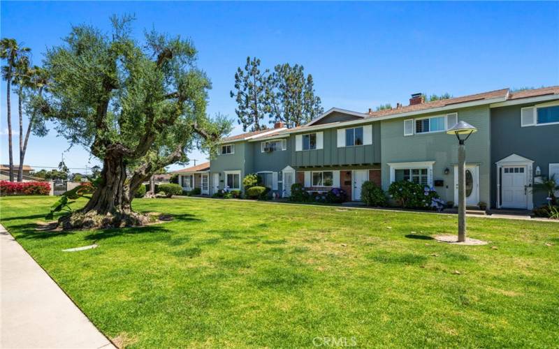 Two-story townhome in the heart of South HB!