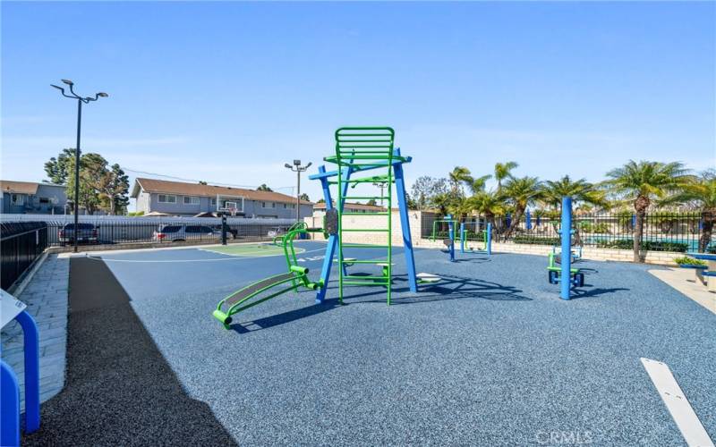 Access to two playgrounds within the Huntington Continentals community!
