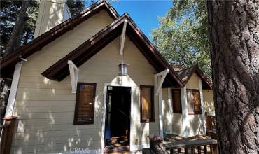 886 Sandalwood Drive, Lake Arrowhead, California 92352, 4 Bedrooms Bedrooms, ,3 BathroomsBathrooms,Residential,Buy,886 Sandalwood Drive,DW24141600