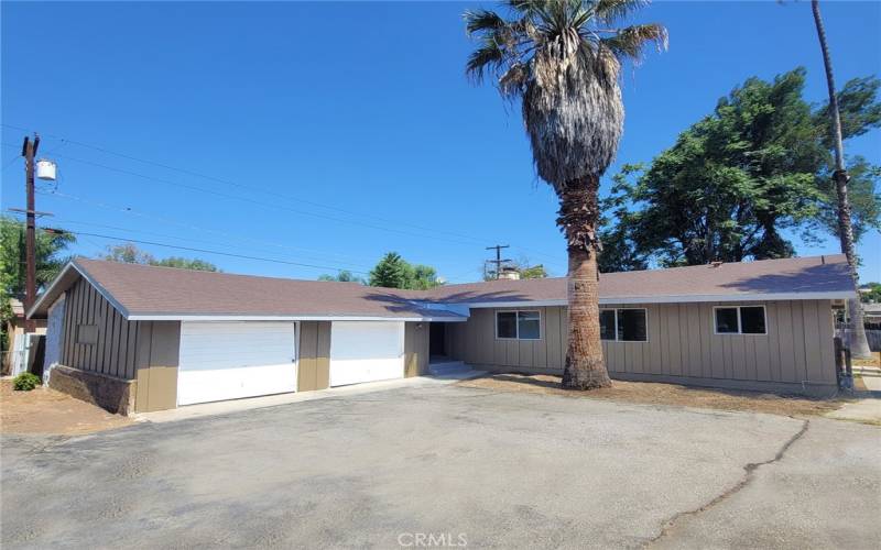 Front of home with plenty of parking space