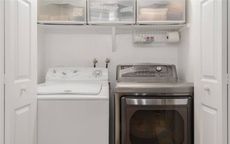Inside laundry includes 220 and gas service