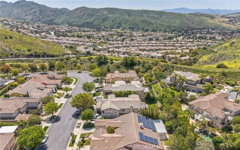 Woodridge Community is surrounded by Mountains.