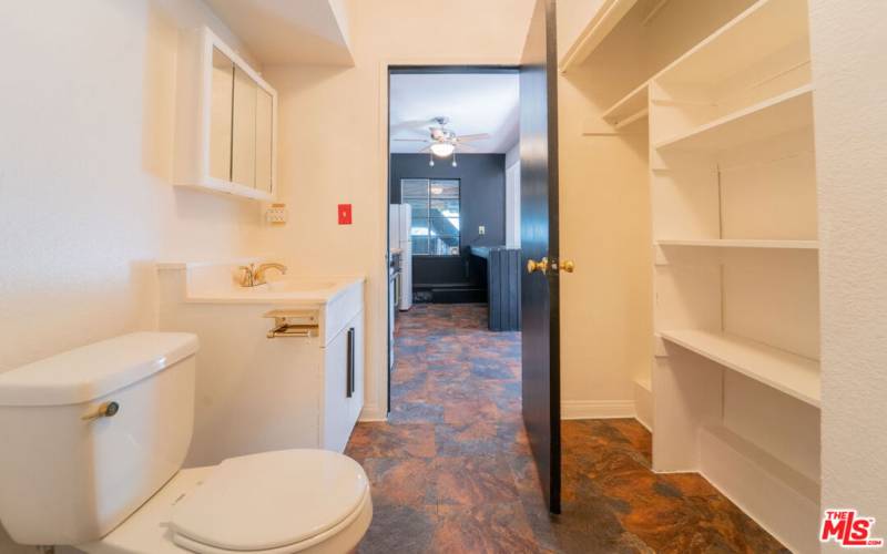 Powder room w/storage