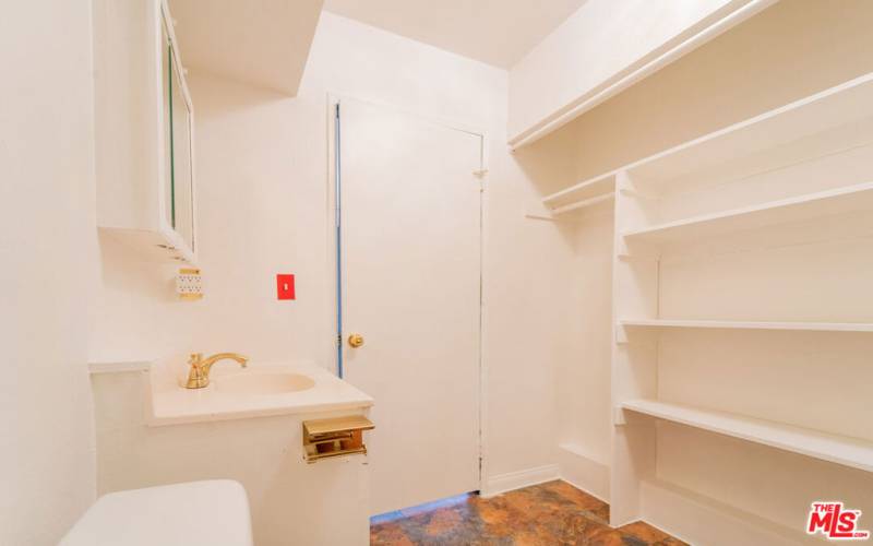 Powder room & extra Storage