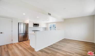 1470 Rexford Drive 307, Los Angeles, California 90035, 2 Bedrooms Bedrooms, ,2 BathroomsBathrooms,Residential Lease,Rent,1470 Rexford Drive 307,24414209