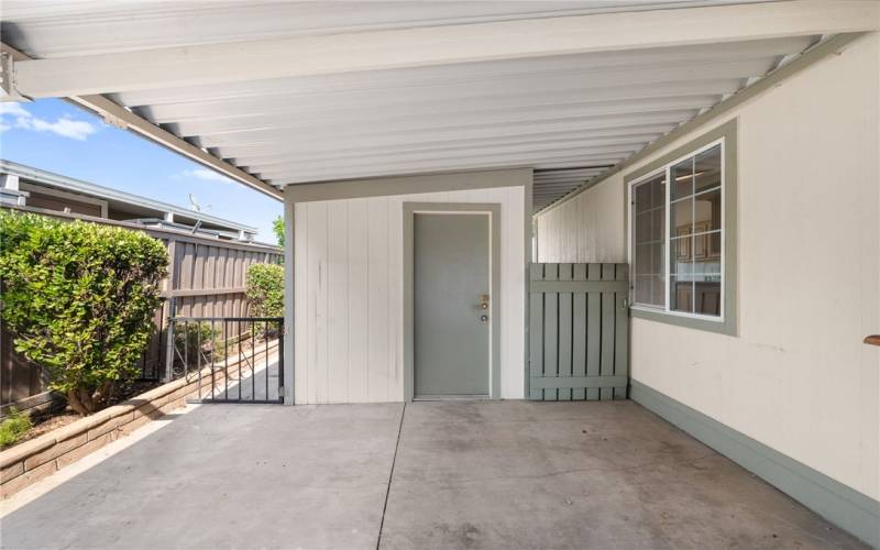 Detached outdoor shed with shelving/storage