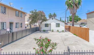 857 E 42nd Street, Los Angeles, California 90011, 4 Bedrooms Bedrooms, ,2 BathroomsBathrooms,Residential,Buy,857 E 42nd Street,DW24142827