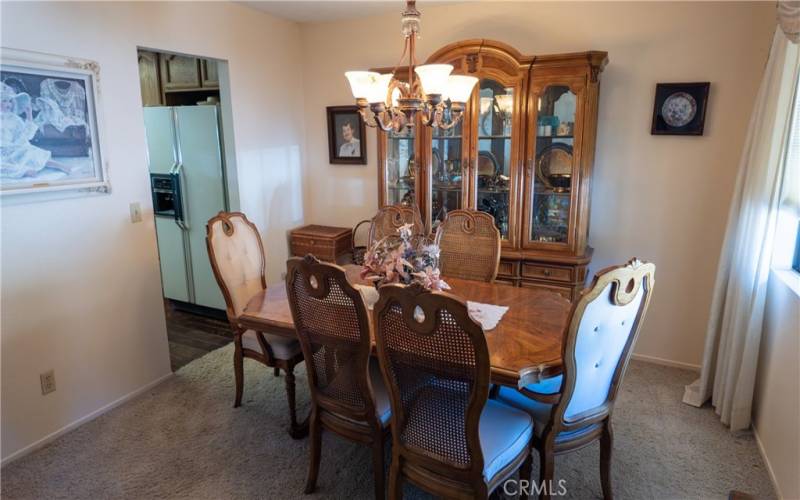 Dinning area adjacent to living room